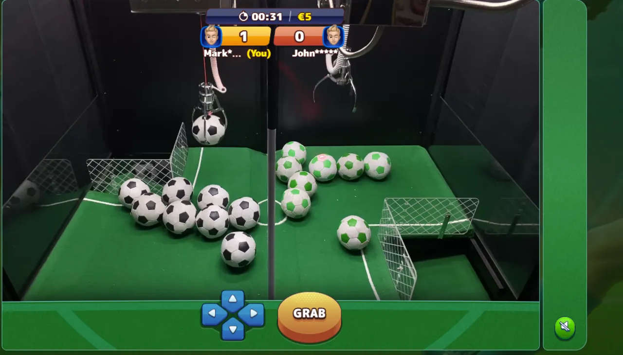 PvP Football Cash Crab 1v1 split-screen claw match with a 60-second countdown timer and a GRAB button